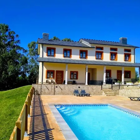 Schoenes Duplex Mit Aussicht- Pool Und Garten By Interhome