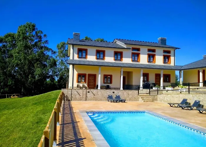 Schoenes Duplex Mit Aussicht- Pool Und Garten By Interhome