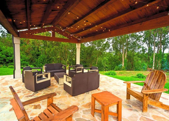 Schoenes Duplex Mit Aussicht- Pool Und Garten By Interhome 아파트 *