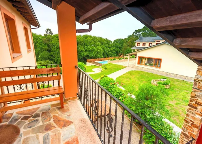 Schoenes Duplex Mit Aussicht- Pool Und Garten By Interhome 아파트