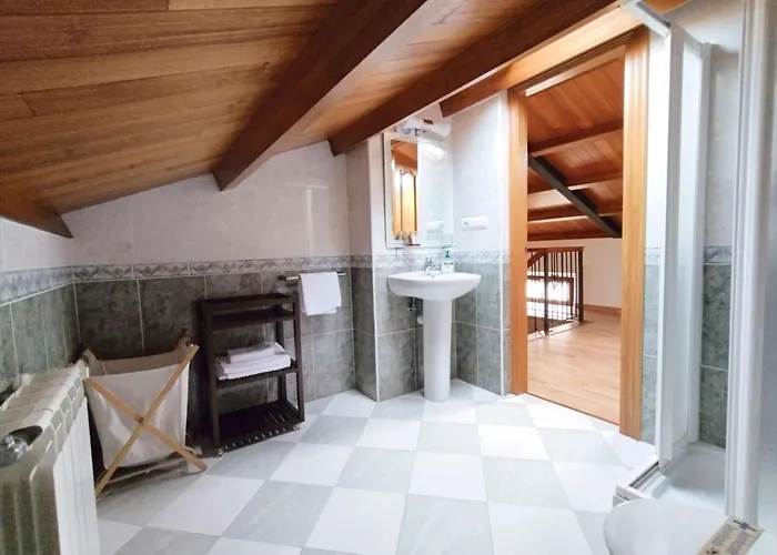 Schoenes Duplex Mit Aussicht- Pool Und Garten By Interhome 아파트